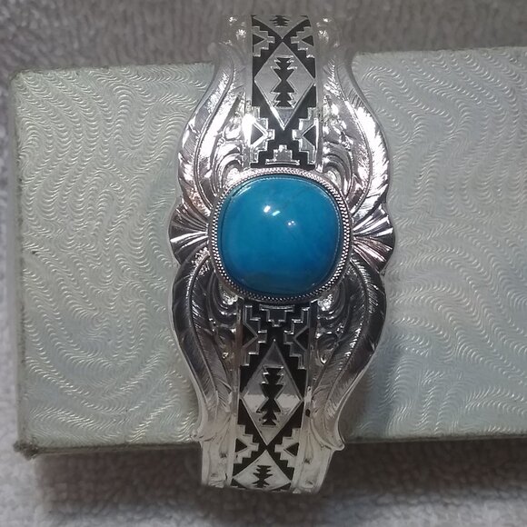 Montana Silversmiths Silver Fully Engraved Bracelet Large Turquoise Stone+Box EC - Picture 1 of 12